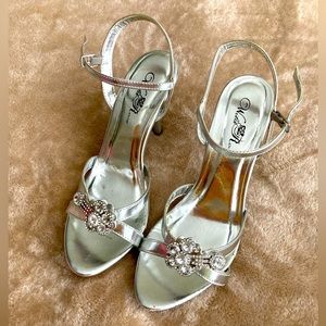 Silver glitter flower kitten heels for prom size 9